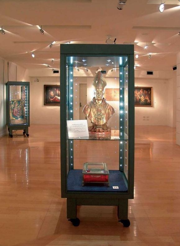 Elevating Exhibits: The Art of Museum Display Showcases - Display Cabinets Direct