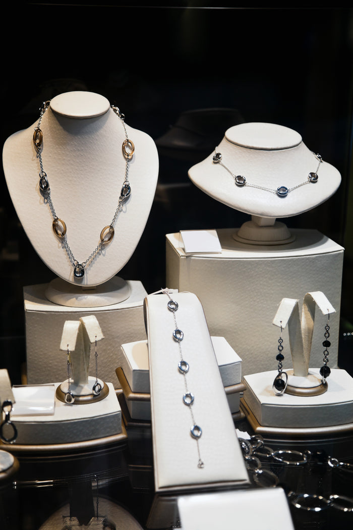 7 Unusual Retail Display Case Ideas and Tips - Display Cabinets Direct
