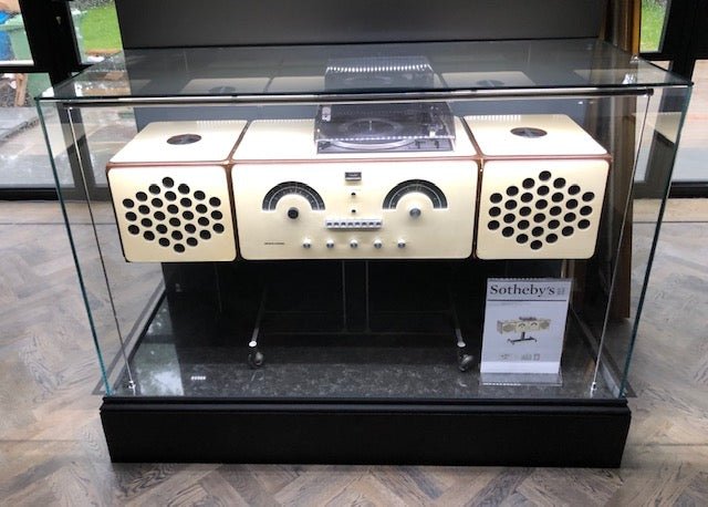Curating Culture: The Impact of Memorabilia in Restaurants - Display Cabinets Direct
