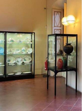 Best Ways to Display your Ceramics - Display Cabinets Direct