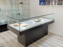 Bravura MU180T Display Showcase - Display Cabinets Direct